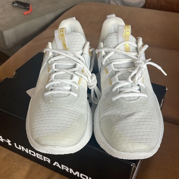 Under Armour, basketball shoe flow traction - Picture 2 of 9